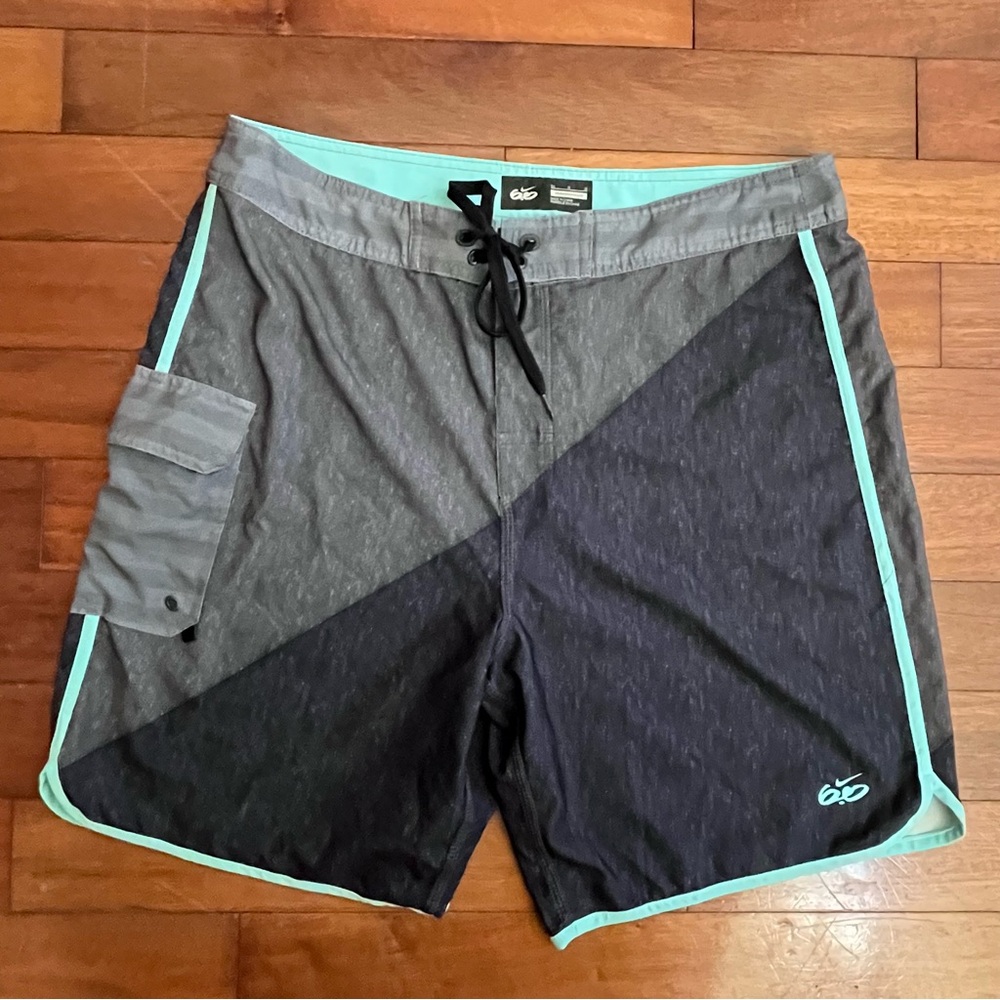 Nike 6.0 board shorts size 34 color block